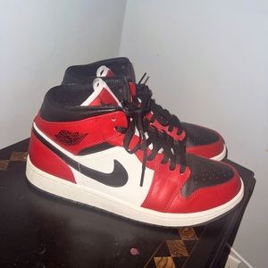 Jordan 1 Mids